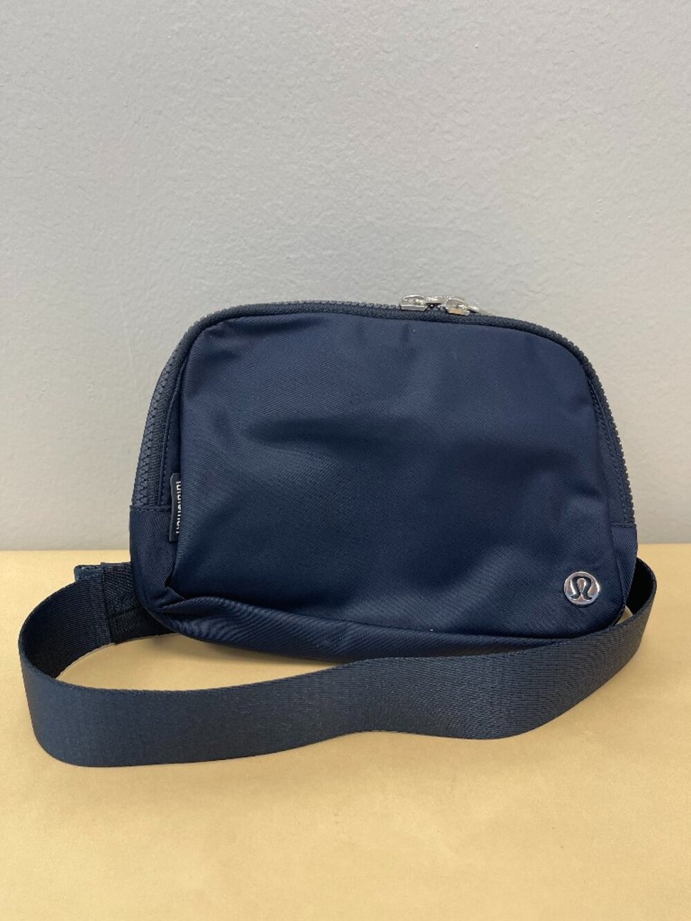 Lululemon Everywhere Belt Bag 1L in True Navy - NWOT